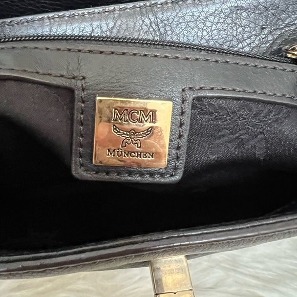 ⭐️MCM Leather Crossbody Handbag - Picture 8 of 13